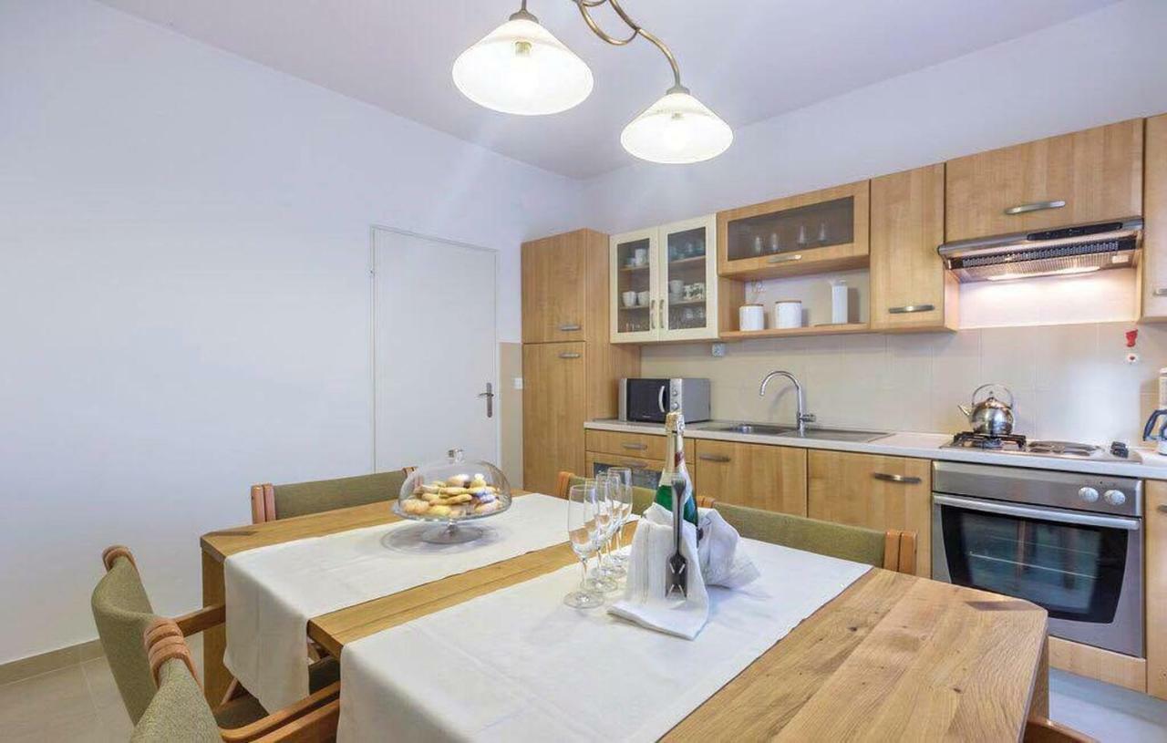 Apartman Eta Apartment พูลา ภายนอก รูปภาพ