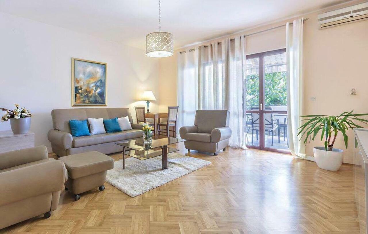 Apartman Eta Apartment พูลา ภายนอก รูปภาพ