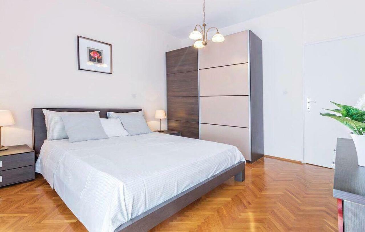 Apartman Eta Apartment พูลา ภายนอก รูปภาพ